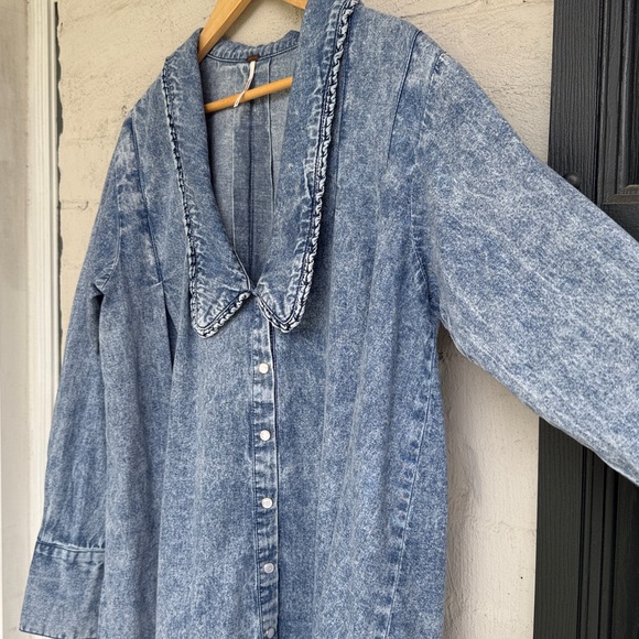 Free People Charlie Light Wash Denim Shirt/Tunic/Dress Size Medium - Picture 9 of 16
